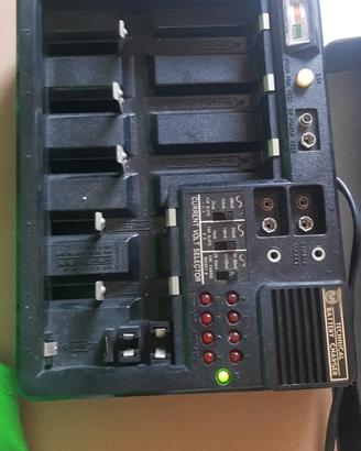 CARICA BATTERIE UNIVERSALE