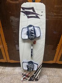 tavola kite Naish Thorn 131 con attacchi North