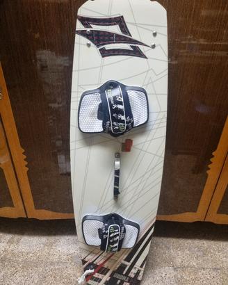 tavola kite Naish Thorn 131 con attacchi North