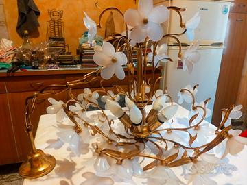 Lampadario da soffitto artigianale. 35 fiori.