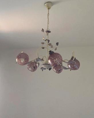 Lampadario in vetro e ferro battuto
