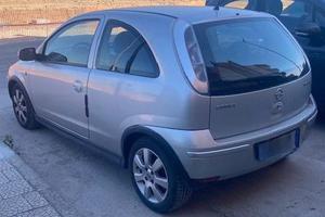 Opel Corsa silver anno 2006 benzina 1.2 twinport