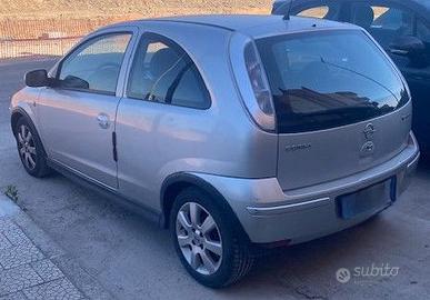Opel Corsa silver anno 2006 benzina 1.2 twinport