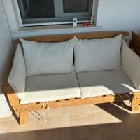 Divanetto in legno da esterno