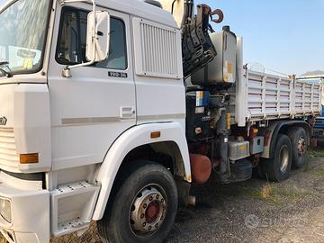 Iveco 190.36 con gru