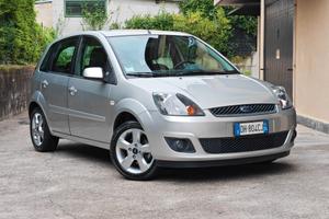 Ford Fiesta 1.2 BENZINA 75cv / 25.900km / Unipro