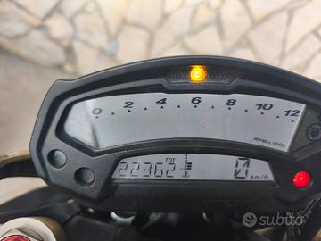  Ducati Monster 786 scambiò con moto da strada 