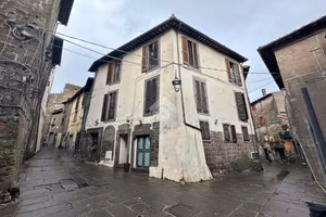 2 LOCALI A VITERBO