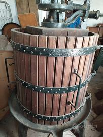 Torchio restaurato per esposizione