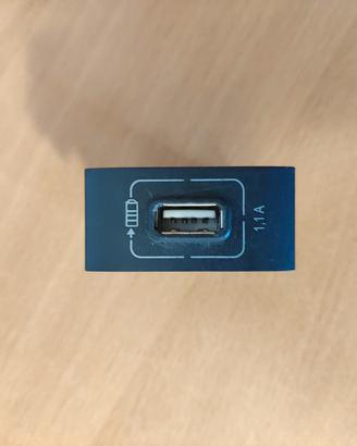 caricatore tipo A  USB serie living btcino