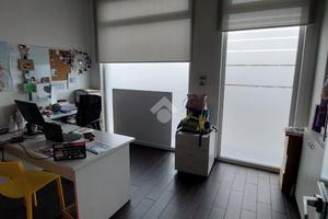 NEGOZIO A CARONNO PERTUSELLA