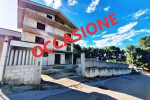 FABBRICATO CON VISTA MARE E MONTI DA COMPLETARE