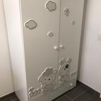 Armadio e cassettiera con vasca lavaggio bambino