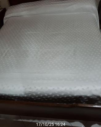 Copriletto bianco