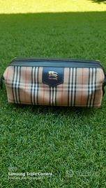 pochette/beauty burberry 