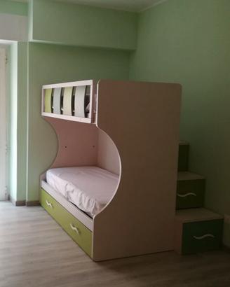 Letto a castello con cassetti e cassettone
