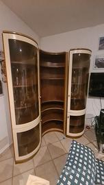 parete con angolo vetrine e a giorno