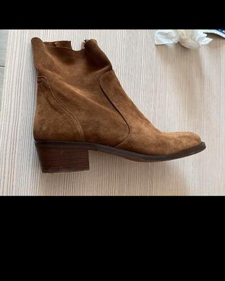 Stivaletto uomo scamosciato colore cuoio