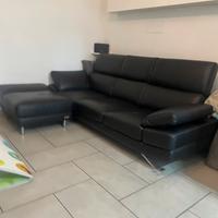 Divano in vera pelle a tre posti