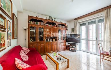 AMPIO TRE LOCALE LUMINOSO CON DOPPI BALCONI