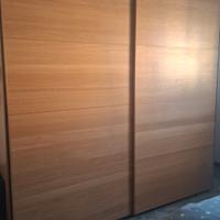 Armadio ad ante scorrevoli in legno