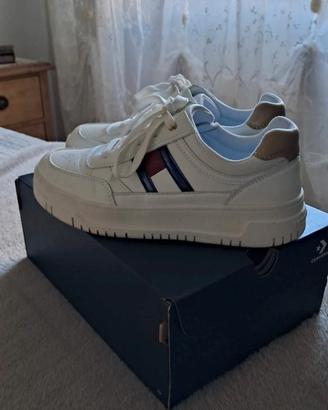 Sneaker Tommy Hilfiger - bianche e oro. Come nuove