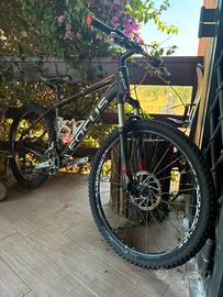 Bici focus raven in carbonio