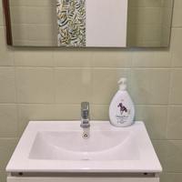 mobile bagno sospeso con specchio