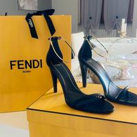 Sandali fendi