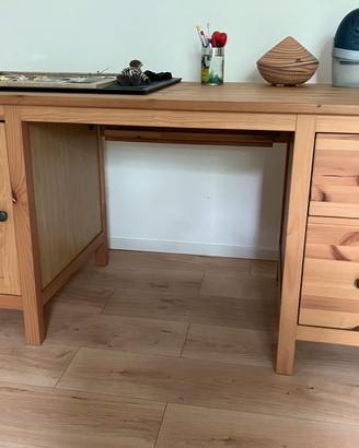 Scrivania HEMNES 155x65