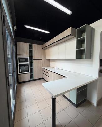 Cucina +penisola - FUORI TUTT!