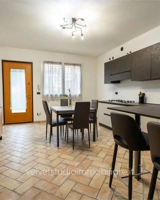 Villa di 200 m² con più di 5 locali e box auto dop