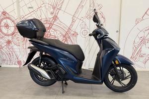 Honda SH 125 - bauletto keyless e parabrezza ...