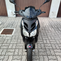 Aprilia SportCity Cube 125 scooter nero