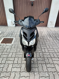 Aprilia SportCity Cube 125 scooter nero