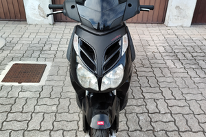 Aprilia SportCity Cube 125 scooter nero