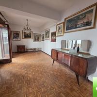 Ampio e Luminoso Appartamento Via Reggio Campi