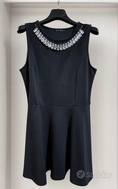 Abito smanicato nero con strass