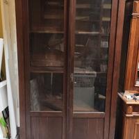 Vetrina artigianale con piani regolabili