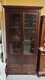 Vetrina artigianale con piani regolabili