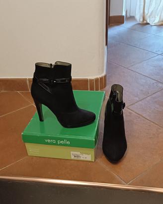 Stivaletti Vera Pelle camoscio e vernice. Nero 37