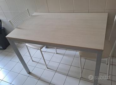 Tavolo con sedie