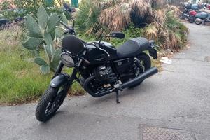 Moto Guzzi V7 Stone 850