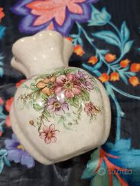 Vaso in ceramica lavorato a mano.