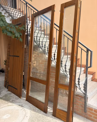 Serramento in legno con porta doppio vetro