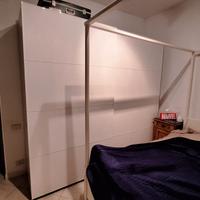 Armadio a due ante scorrevoli