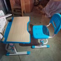 scrivania per bambini con lampada