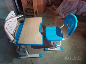 scrivania per bambini con lampada