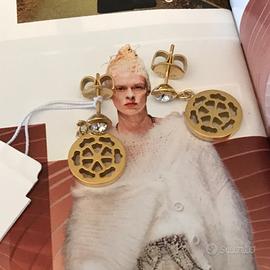 Orecchii nuovi Guess