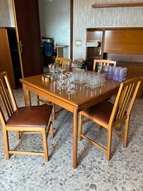 Tavolo quadrato allungabile in legno + 6 sedie